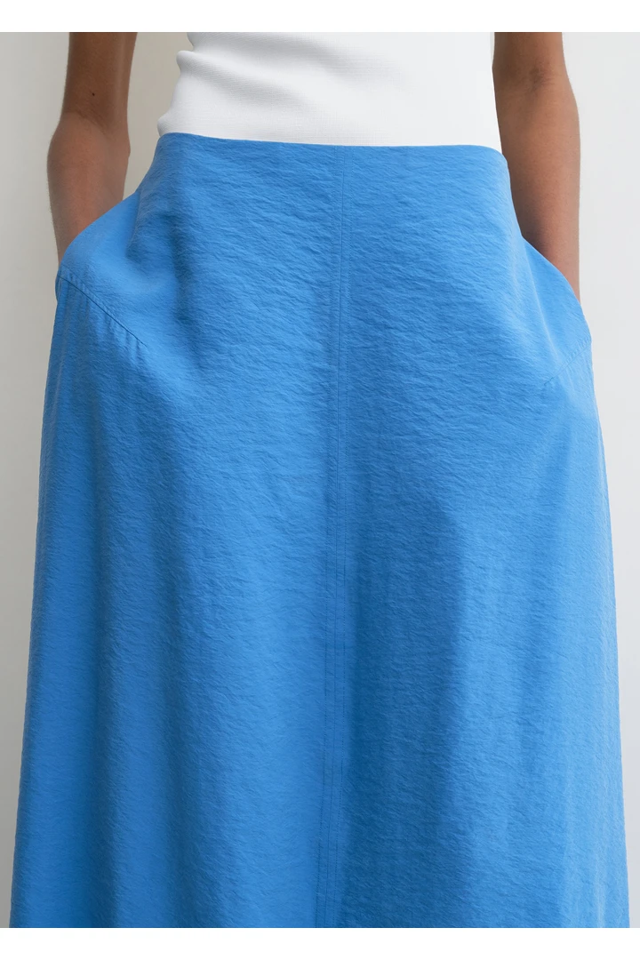 TOTEME 패러슈트 스커트 코발트의 코발트컬러 3번쨰 이미지입니다.