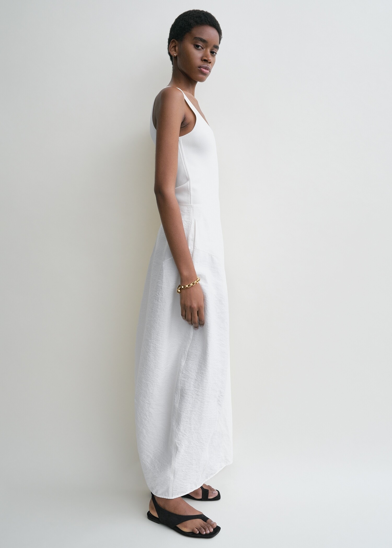 TOTEME 패러슈트 스커트 화이트의 화이트컬러 1번쨰 이미지입니다.