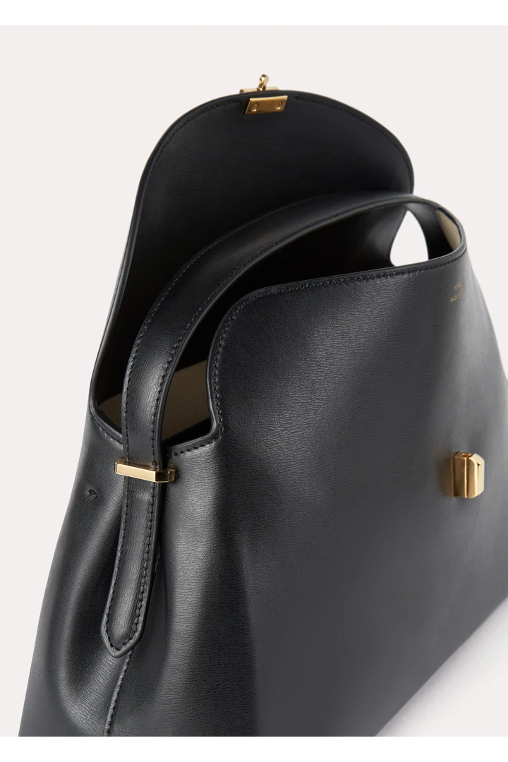 TOTEME 티-락 탑 핸들 블랙의 블랙컬러 5번쨰 이미지입니다.