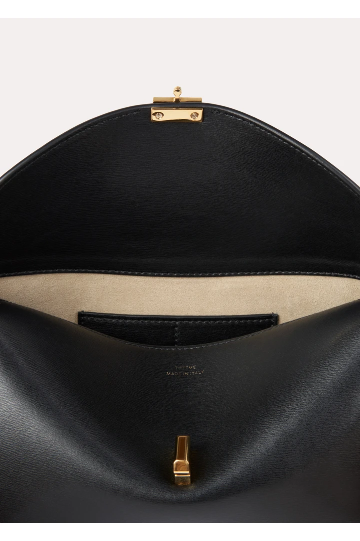 TOTEME 티-락 클러치 블랙의 블랙컬러 4번쨰 이미지입니다.