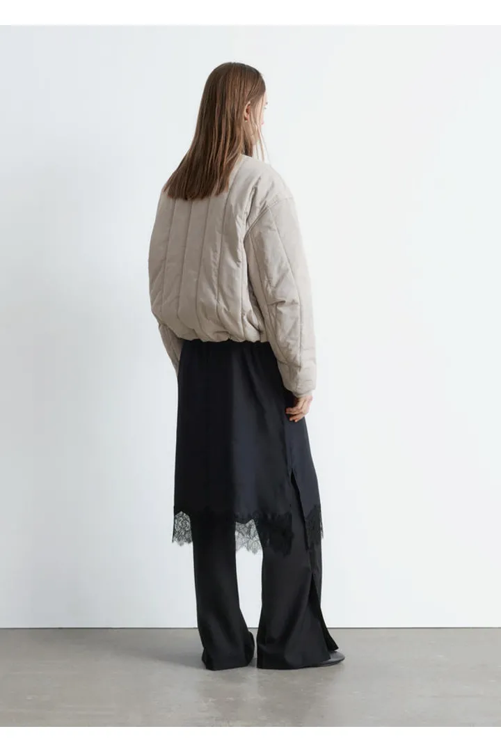 앤아더스토리즈 오버사이즈 봄버 자켓의 라이트 그레이지컬러 ECOMLook입니다.