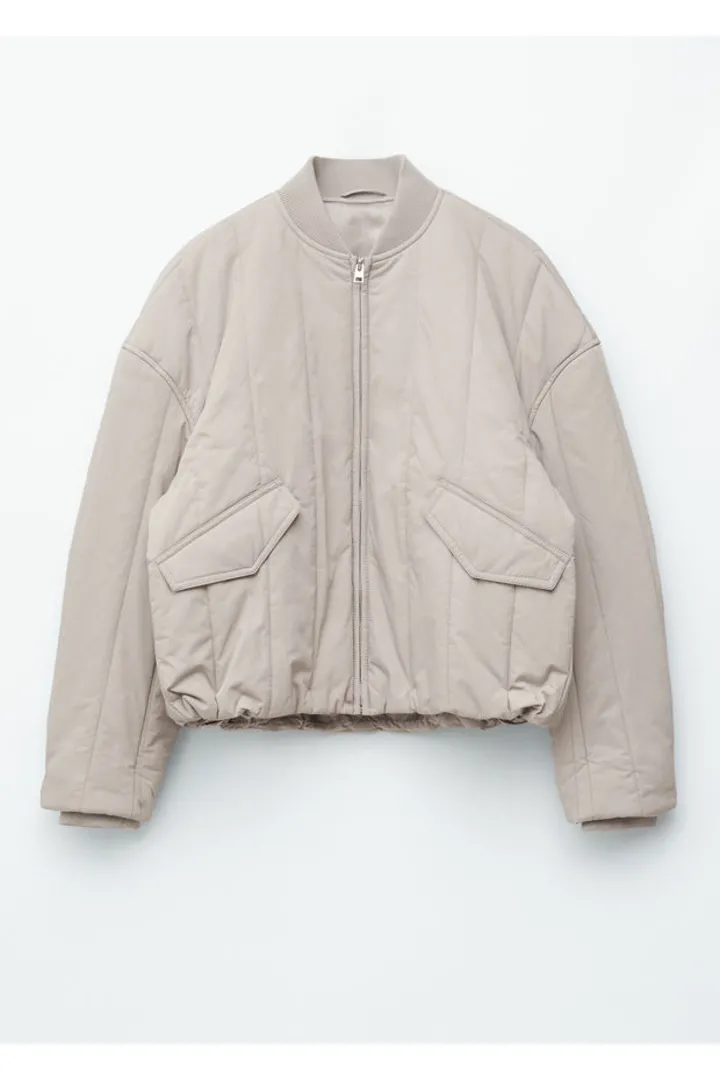 앤아더스토리즈 오버사이즈 봄버 자켓의 라이트 그레이지컬러 Product입니다.