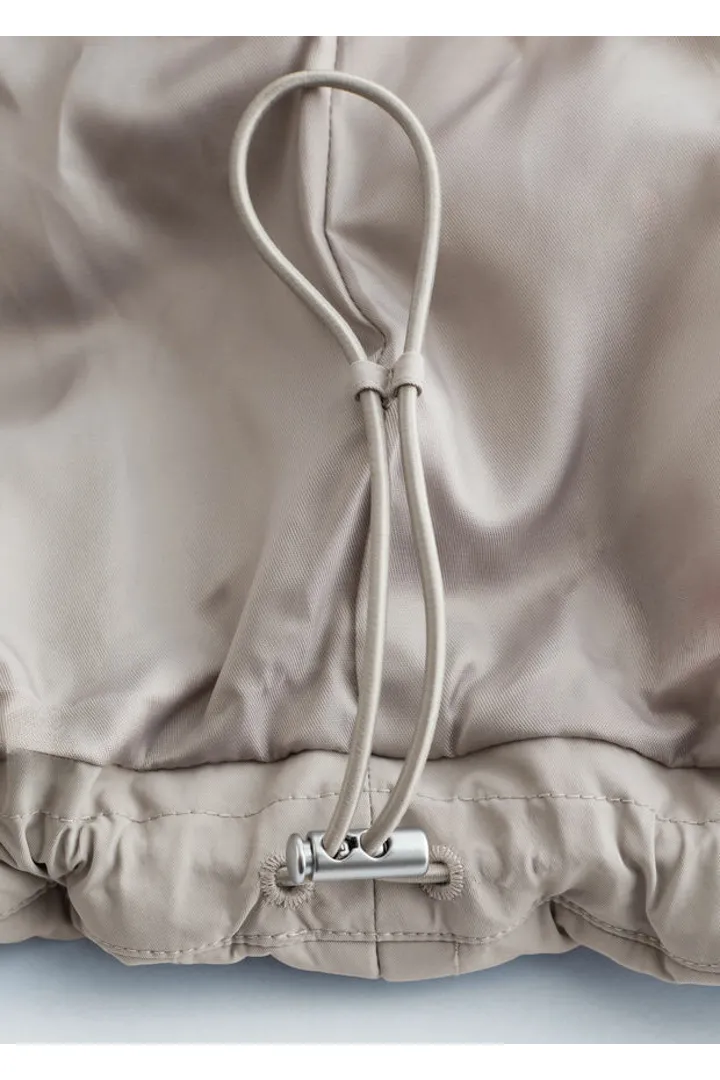 앤아더스토리즈 오버사이즈 봄버 자켓의 라이트 그레이지컬러 Detail입니다.