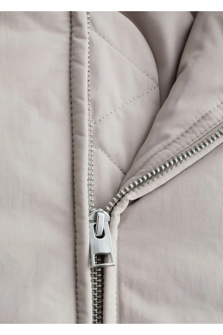 앤아더스토리즈 오버사이즈 봄버 자켓의 라이트 그레이지컬러 Detail입니다.