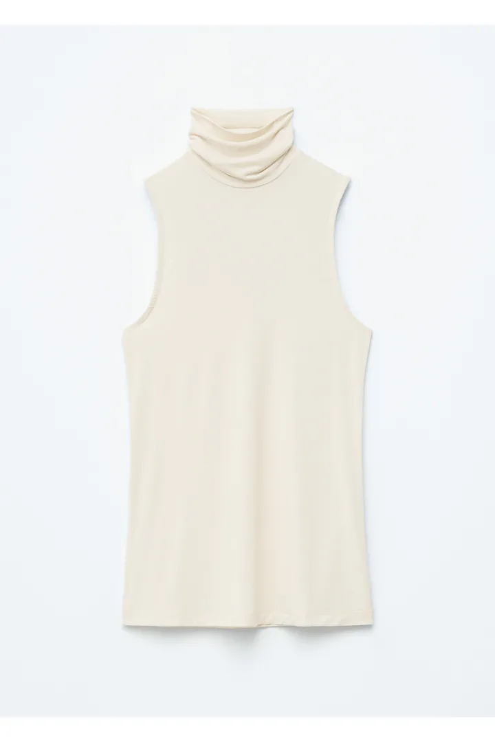 앤아더스토리즈 슬리브리스 터틀넥 탑의 크림컬러 Product입니다.