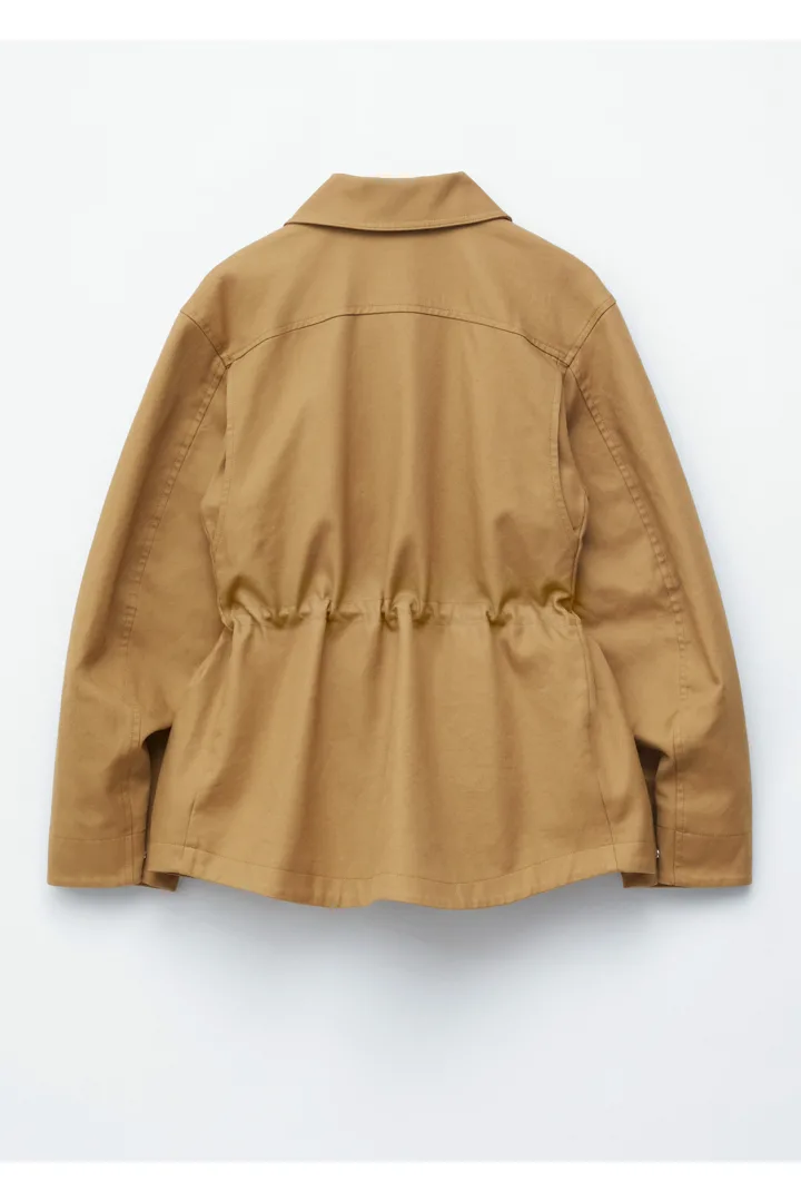 앤아더스토리즈 오버사이즈 드로스트링 유틸리티 자켓의 머스타드 옐로우컬러 Product입니다.