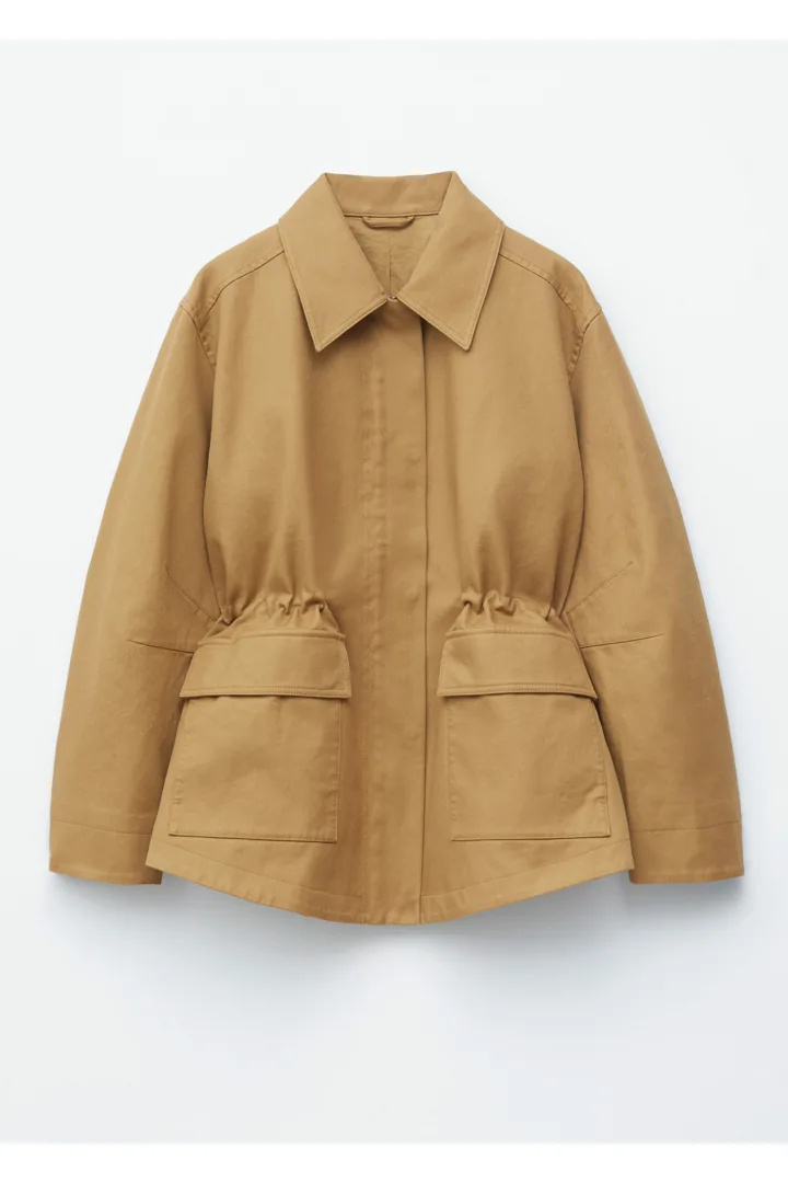 앤아더스토리즈 오버사이즈 드로스트링 유틸리티 자켓의 머스타드 옐로우컬러 Product입니다.