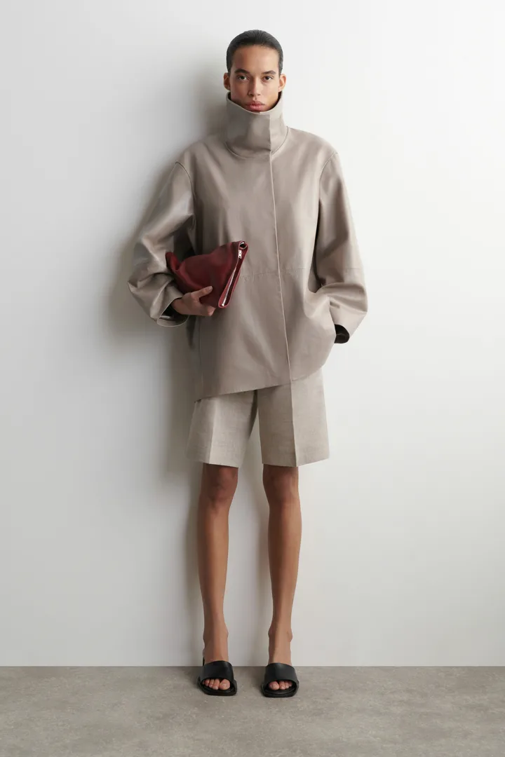 COS default image 2 of 위트 in 오버사이즈 레더 퍼널넥 보머 재킷