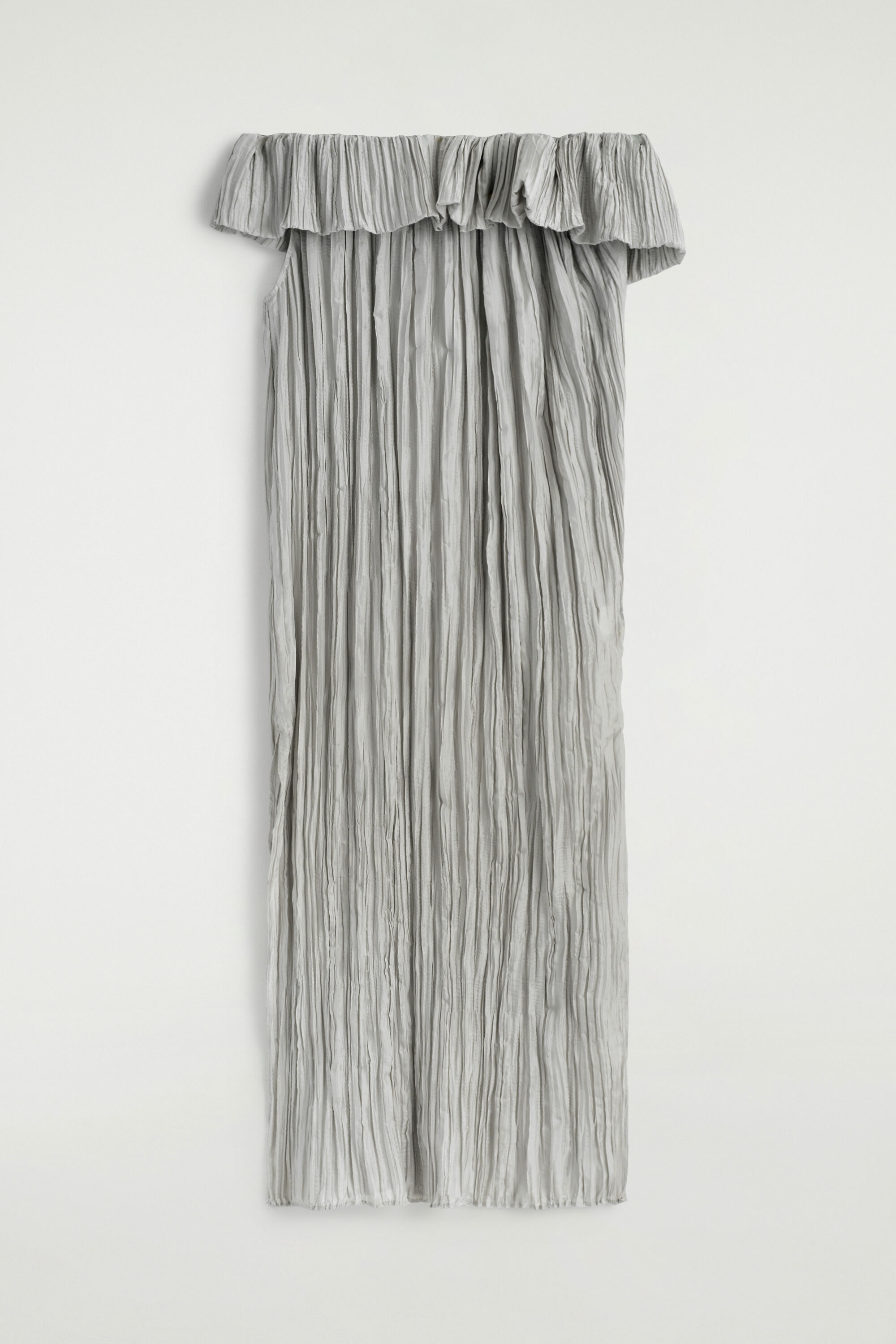 애시메트릭 플리티드 실크 가운