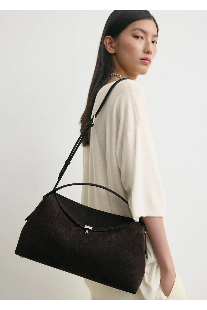 TOTEME 티-락 탑 핸들 에스프레소의 에스프레소컬러 1번쨰 이미지입니다.