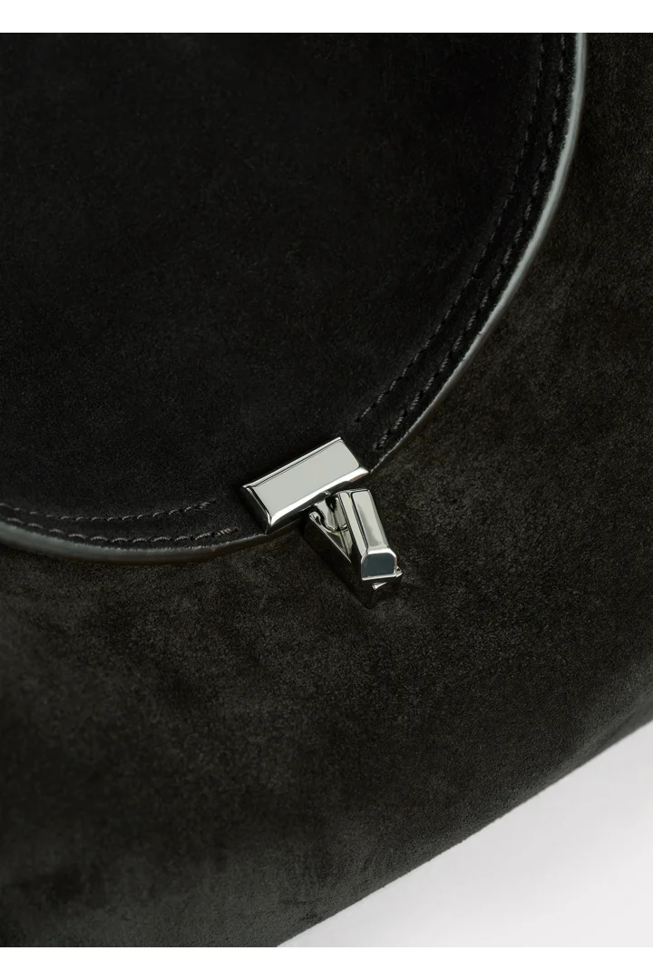 TOTEME 티-락 탑 핸들 에스프레소의 에스프레소컬러 2번쨰 이미지입니다.