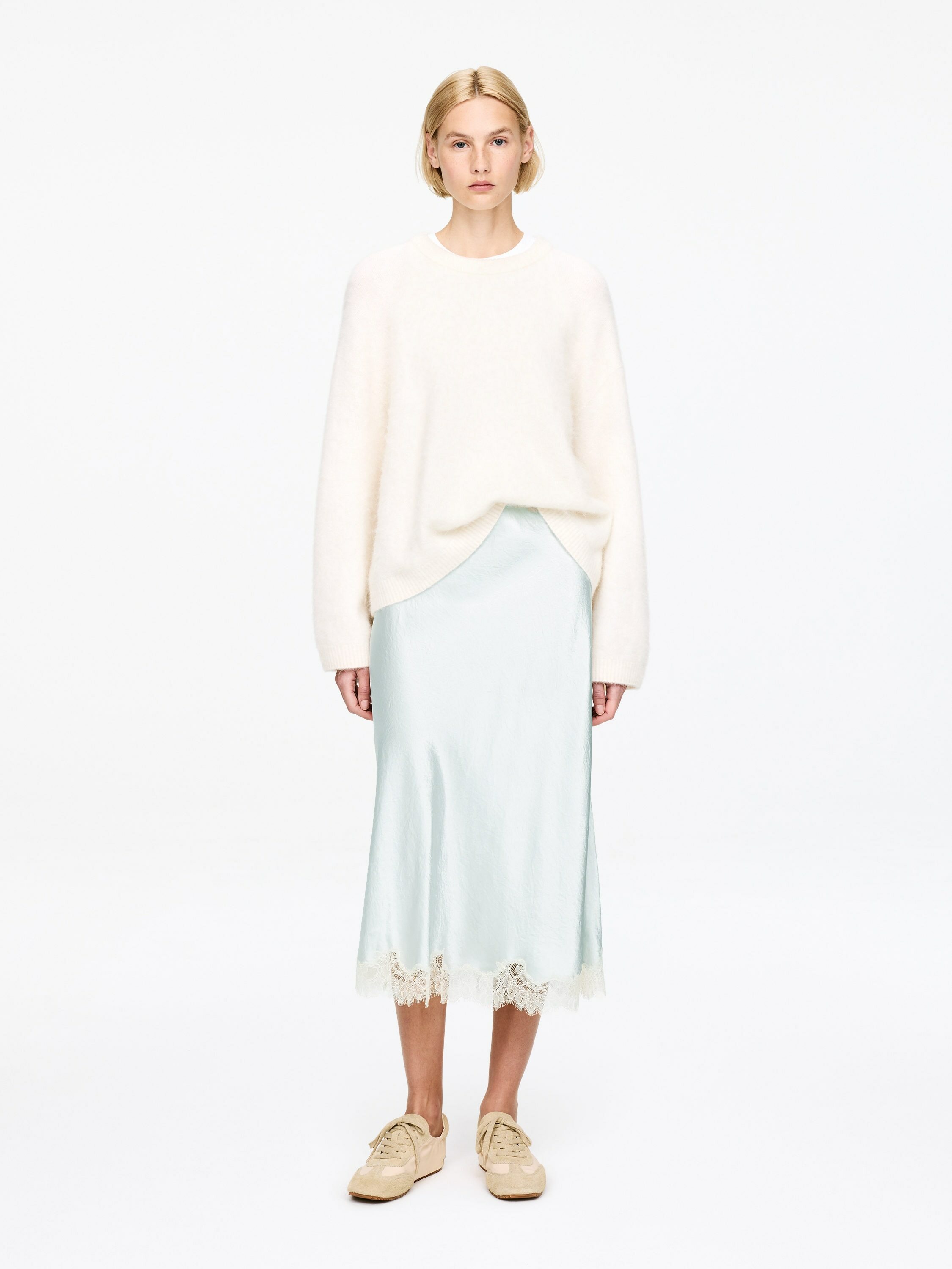 레이스 디테일 새틴 스커트