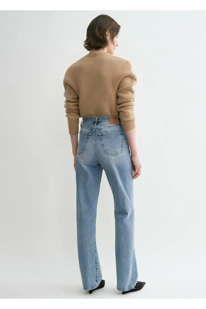 TOTEME 트위스티드 심 데님 풀 렝스 원 블루의 원 블루컬러 2번쨰 이미지입니다.