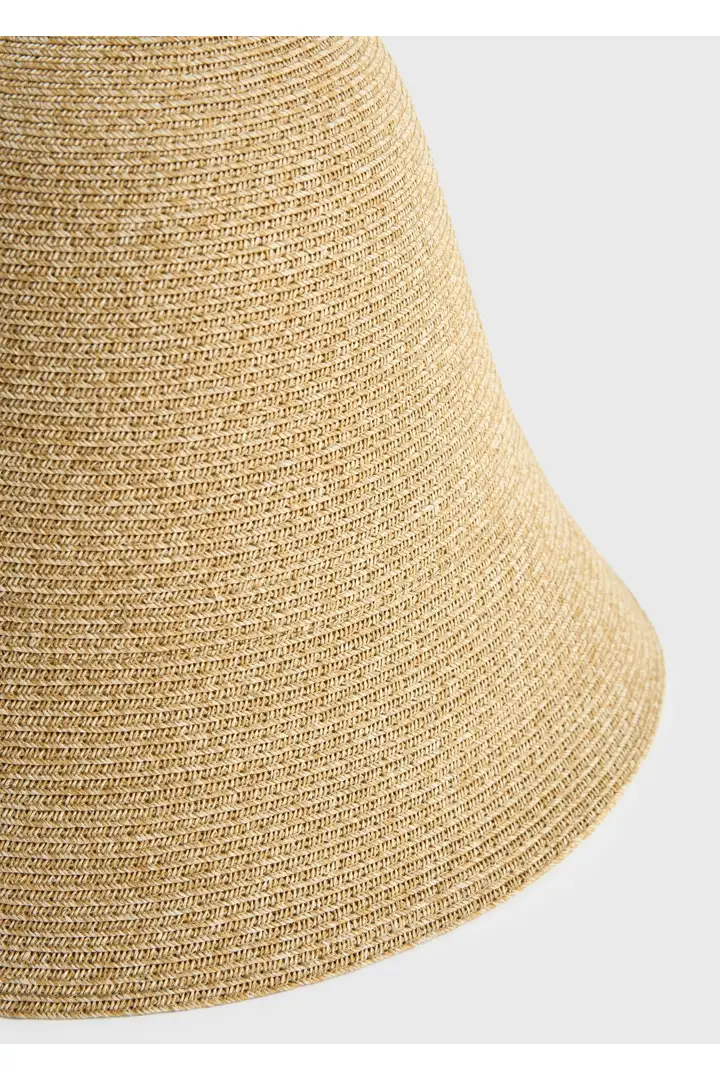 TOTEME 페이퍼 선 햇 허니의 허니컬러 4번쨰 이미지입니다.