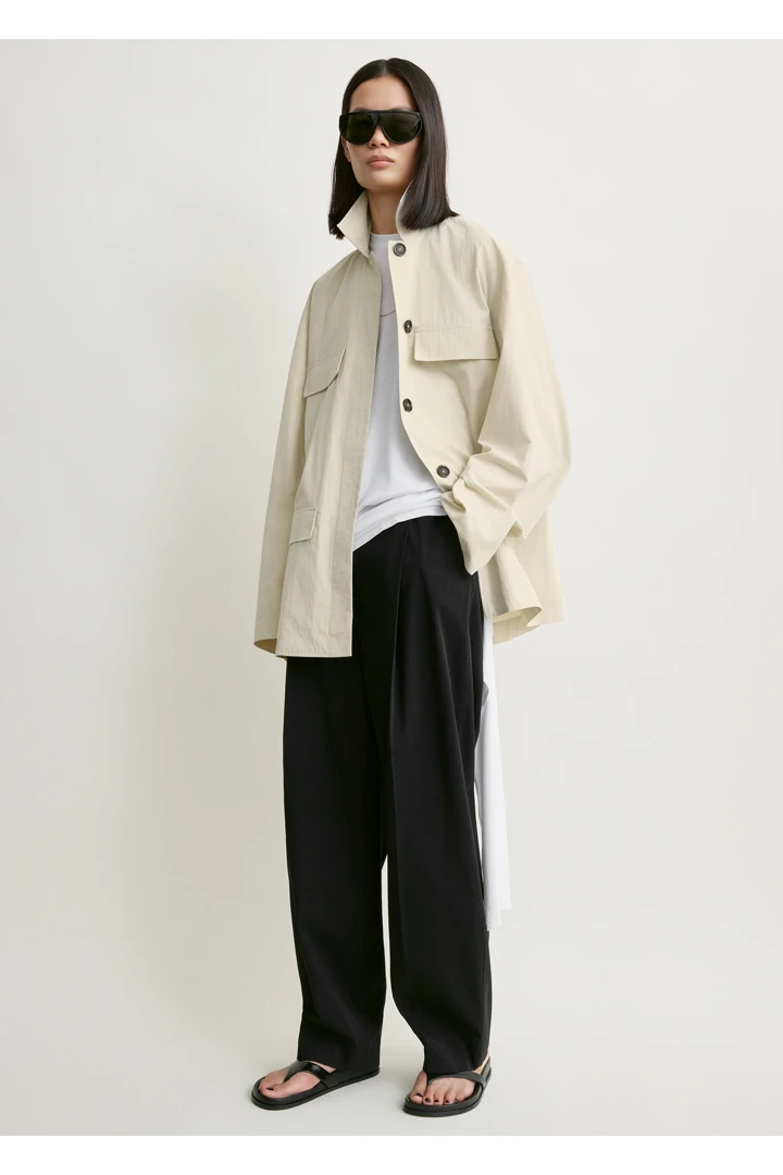 TOTEME default image 17 of 크림 in 칼라드 드로스트링 재킷 오이스터