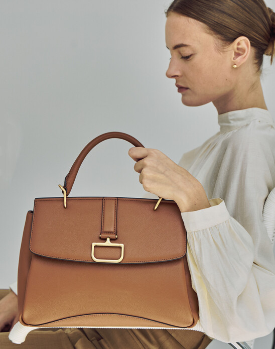 (주)LF [현대백화점] [H.Point Pay현대백화점카드5%즉시할인~03/29]DCBA5E833  버크백 샬롯 브라운 가죽 토트백 M