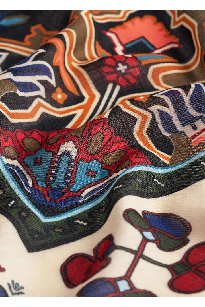 TOTEME 윈터 블랭킷 스카프 네이비/레드의 네이비/레드컬러 5번쨰 이미지입니다.