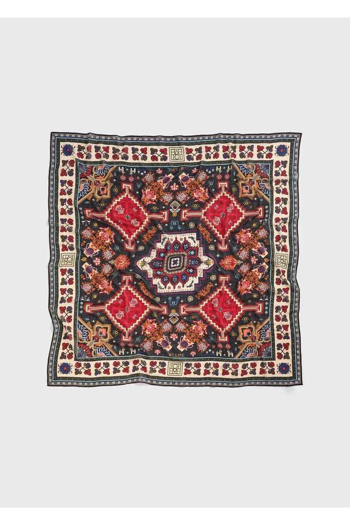 TOTEME 윈터 블랭킷 스카프 네이비/레드의 네이비/레드컬러 6번쨰 이미지입니다.