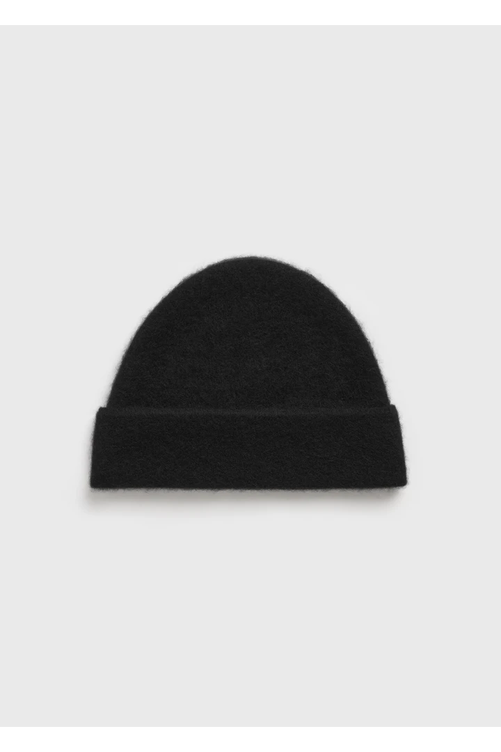 TOTEME 브러시드 캐시미어 비니 블랙의 블랙컬러 0번쨰 이미지입니다.