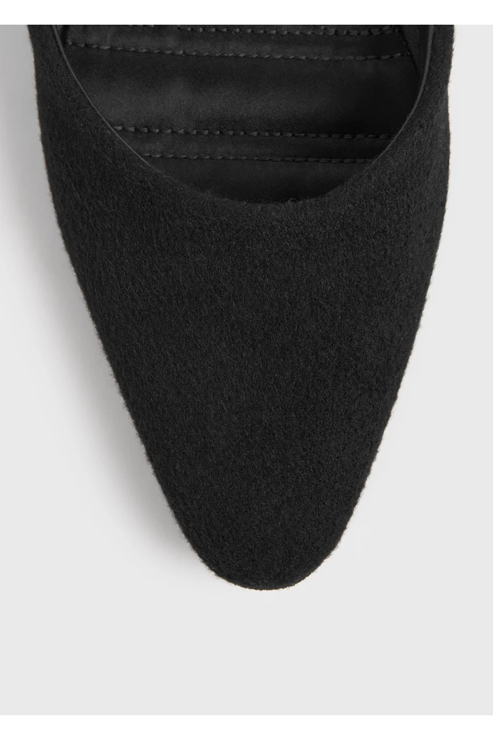 TOTEME 울 캐시미어 라운지 슬리퍼 블랙의 블랙컬러 3번쨰 이미지입니다.