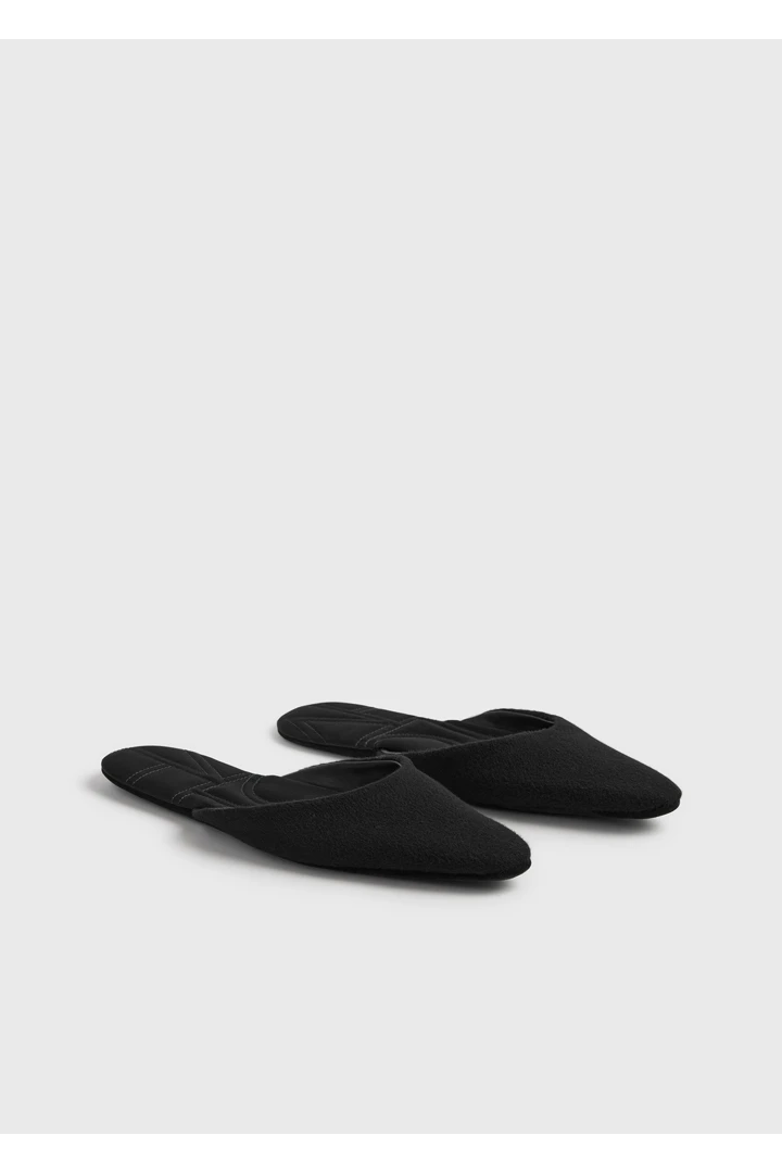 TOTEME 울 캐시미어 라운지 슬리퍼 블랙의 블랙컬러 5번쨰 이미지입니다.