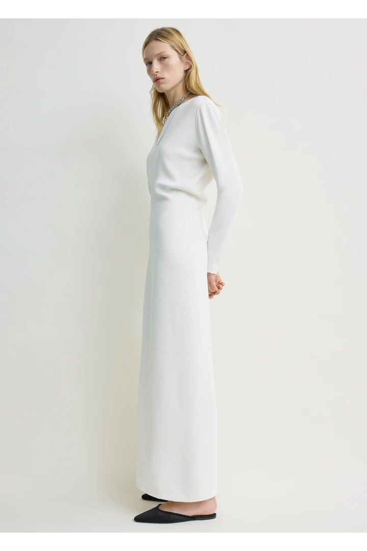 TOTEME 롱 슬리브 슬라우치 웨이스트 드레스 마카다미아의 마카다미아컬러 0번쨰 이미지입니다.