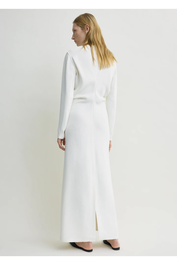 TOTEME 롱 슬리브 슬라우치 웨이스트 드레스 마카다미아의 마카다미아컬러 2번쨰 이미지입니다.