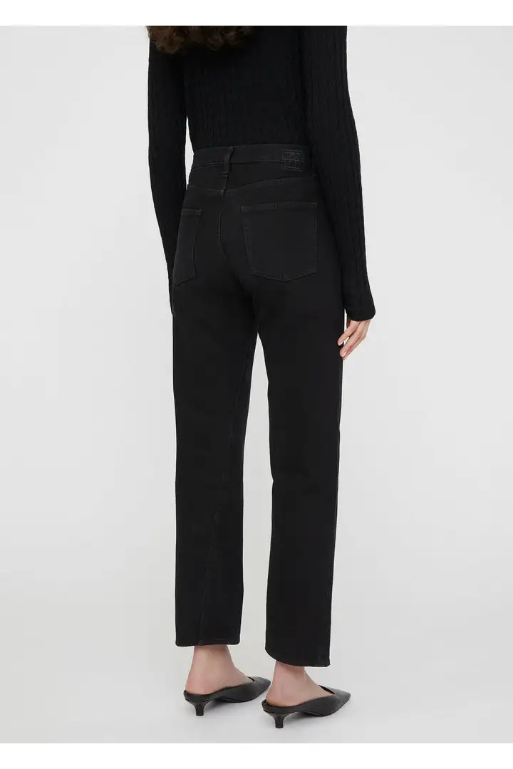 TOTEME 트위스티드 심 데님 블랙의 블랙컬러 3번쨰 이미지입니다.