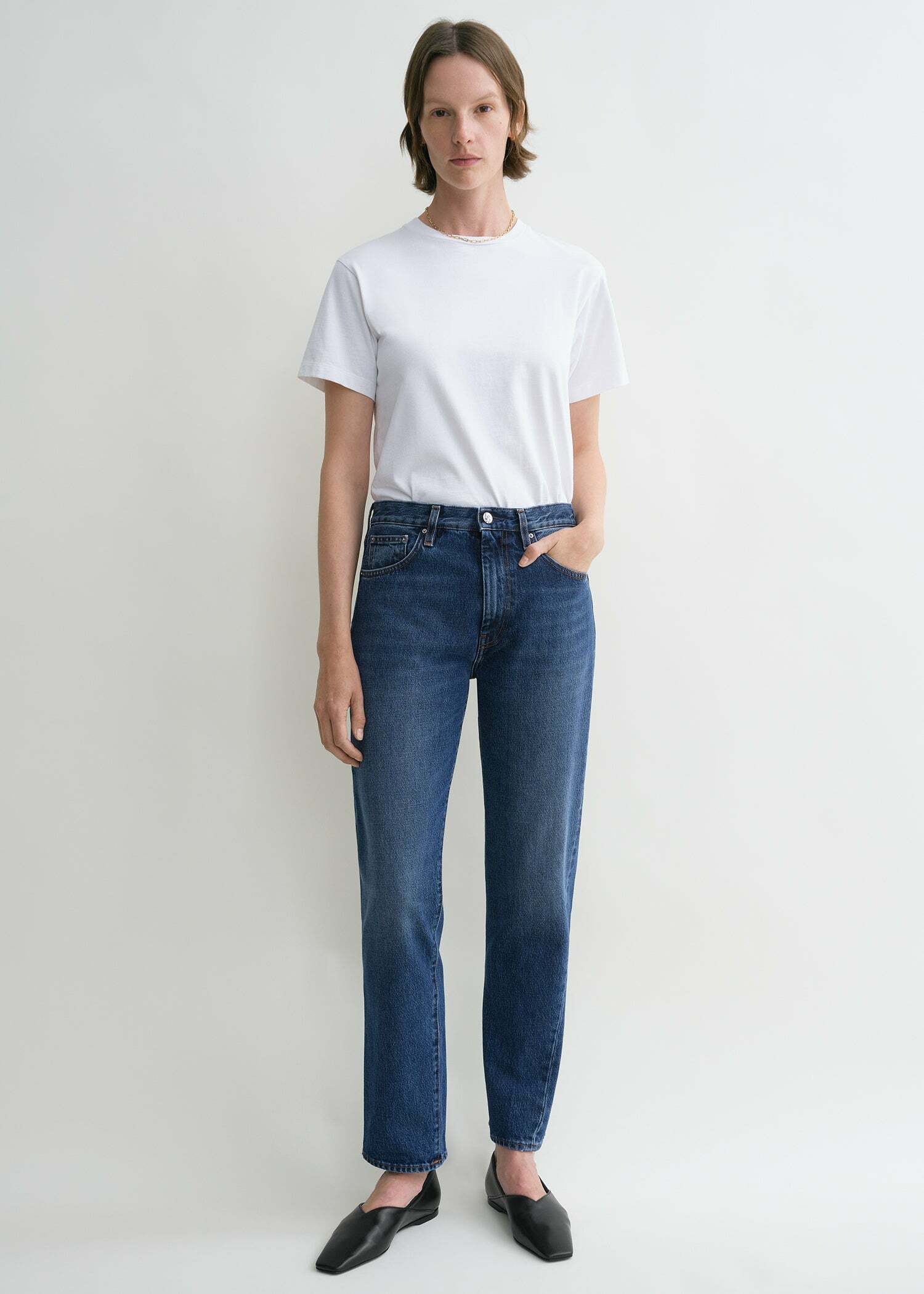 TOTEME 트위스티드 심 데님 워시드 블루의 워시드 블루컬러 0번쨰 이미지입니다.