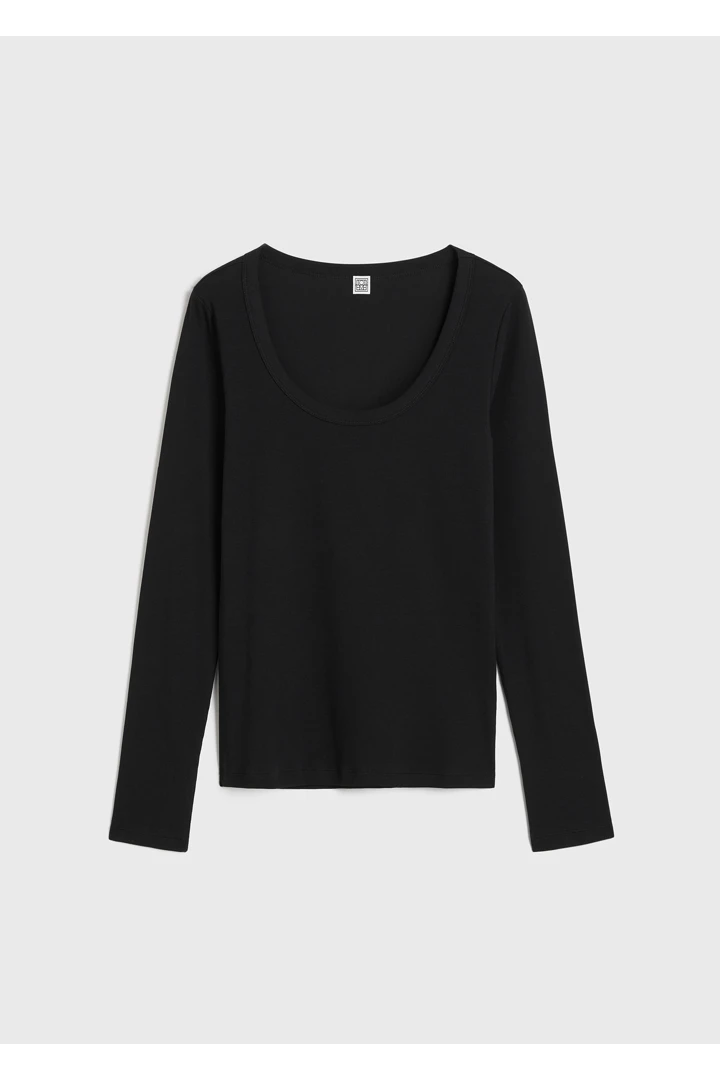 TOTEME 클래식 립 탑 블랙의 블랙컬러 5번쨰 이미지입니다.