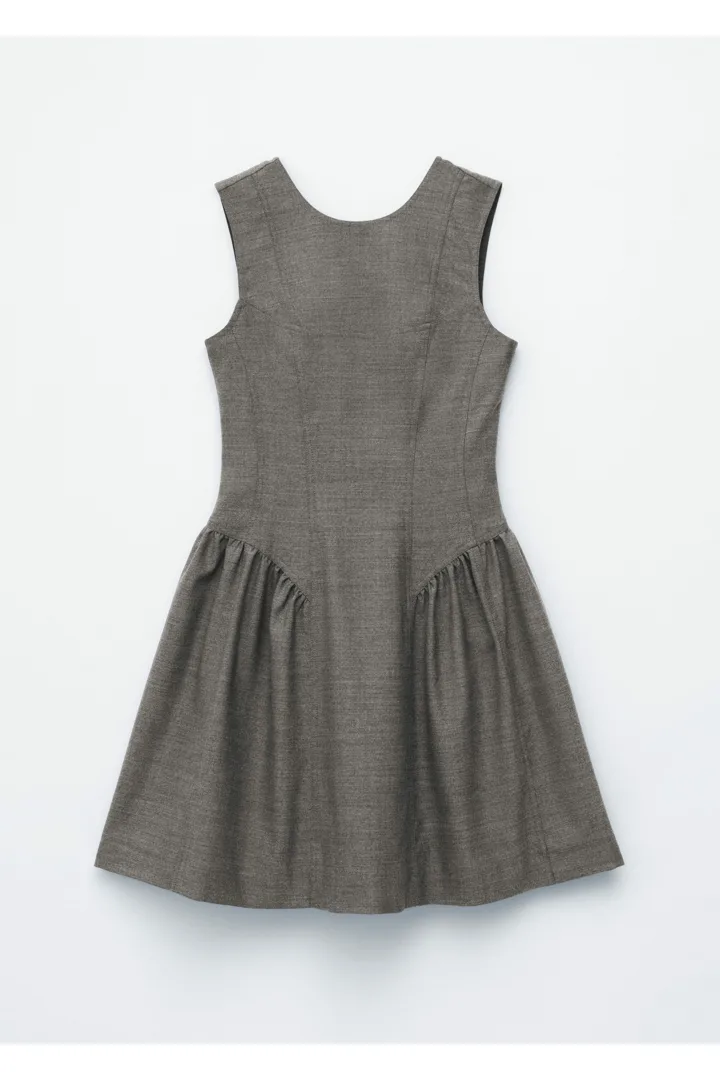 앤아더스토리즈 플레어 울 미니 드레스의 다크 그레이컬러 Product입니다.