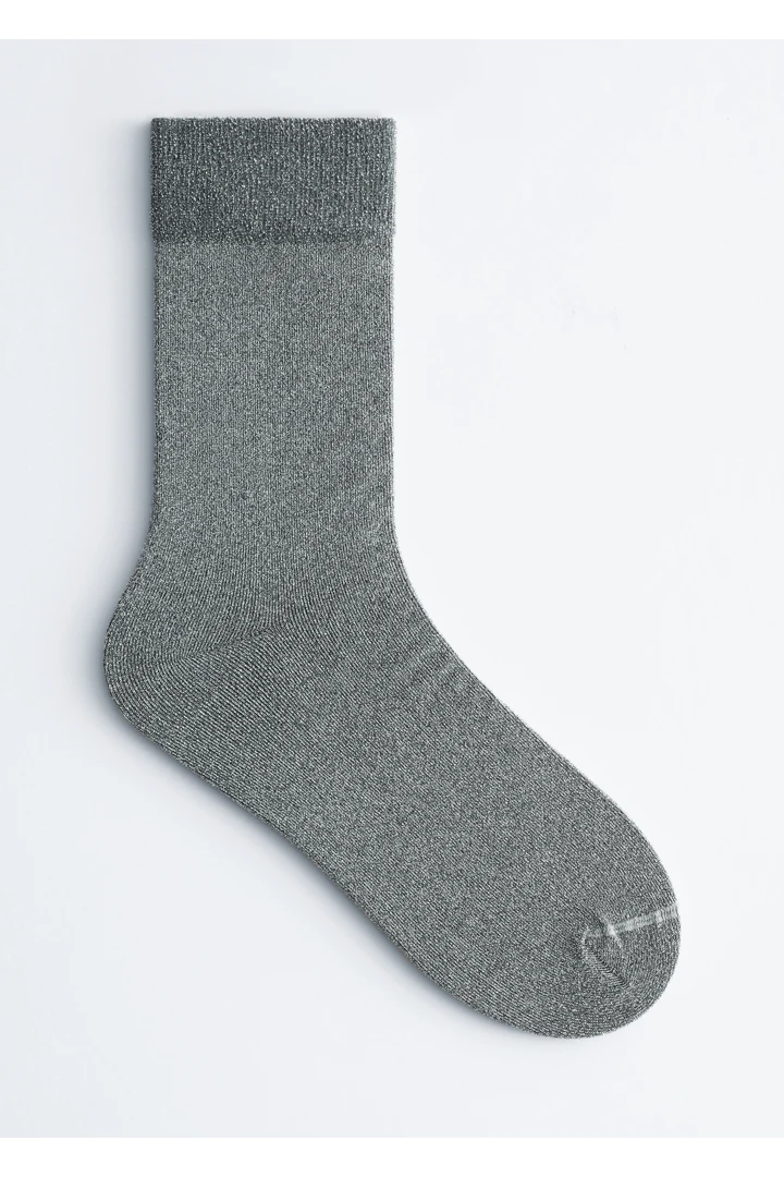 앤아더스토리즈 글리터리 삭스의 실버컬러 Product입니다.