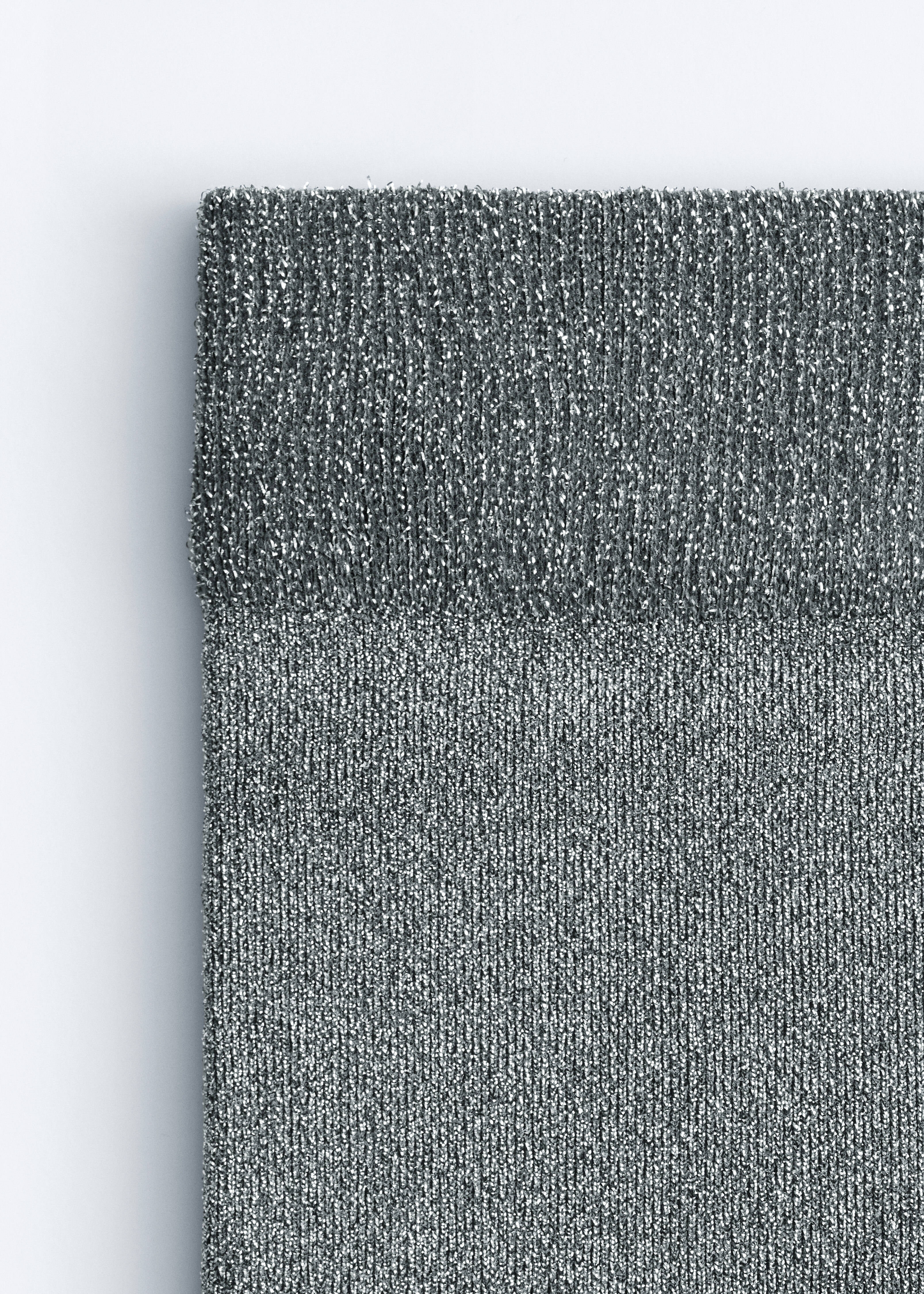 앤아더스토리즈 글리터리 삭스의 실버컬러 Detail입니다.