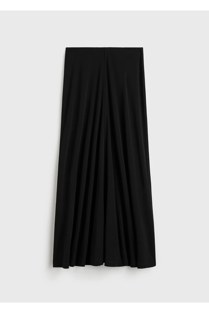 TOTEME 플레어 저지 스커트 블랙의 블랙컬러 5번쨰 이미지입니다.