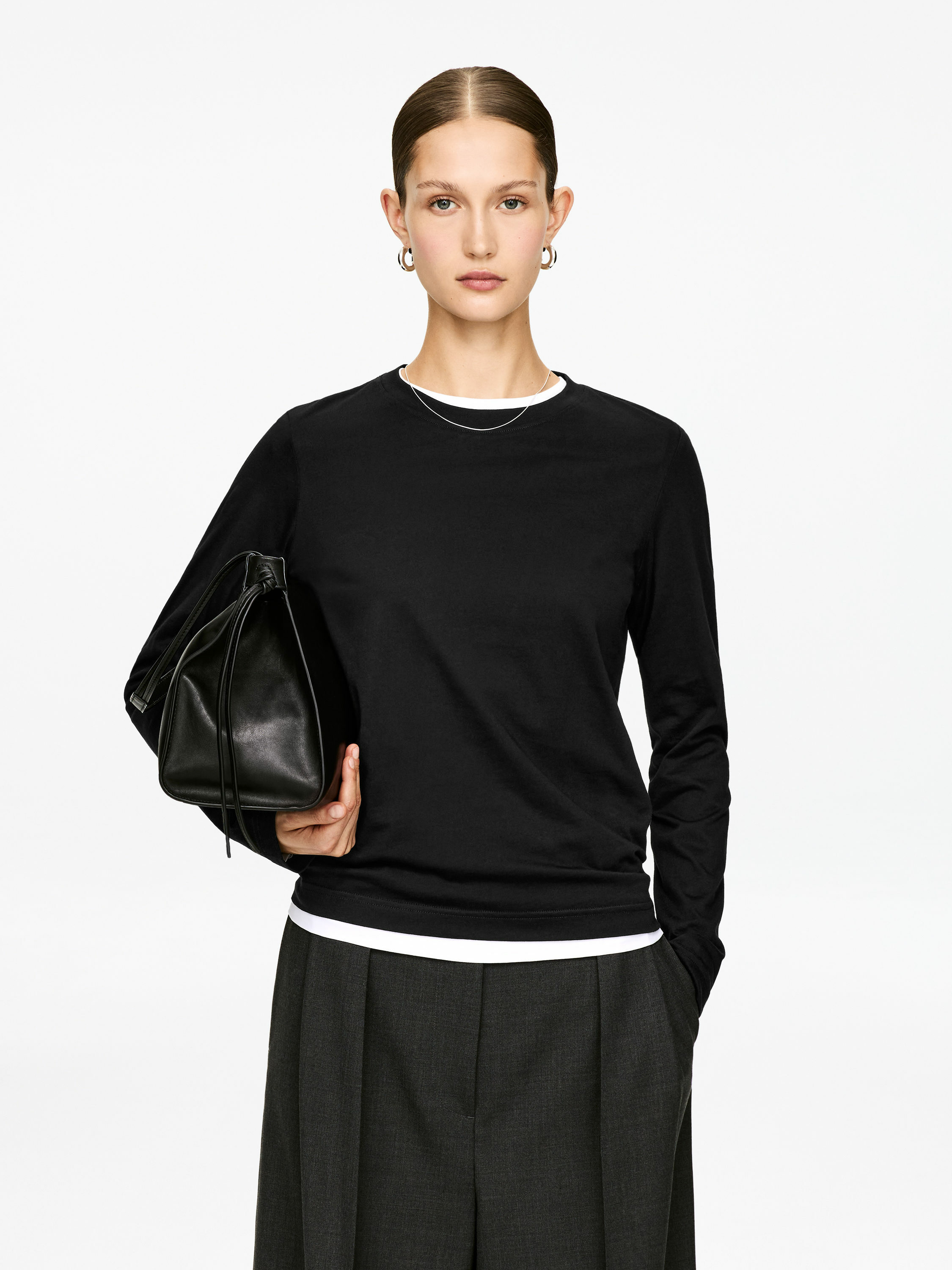 IRIS 시그니처 롱 슬리브 티셔츠