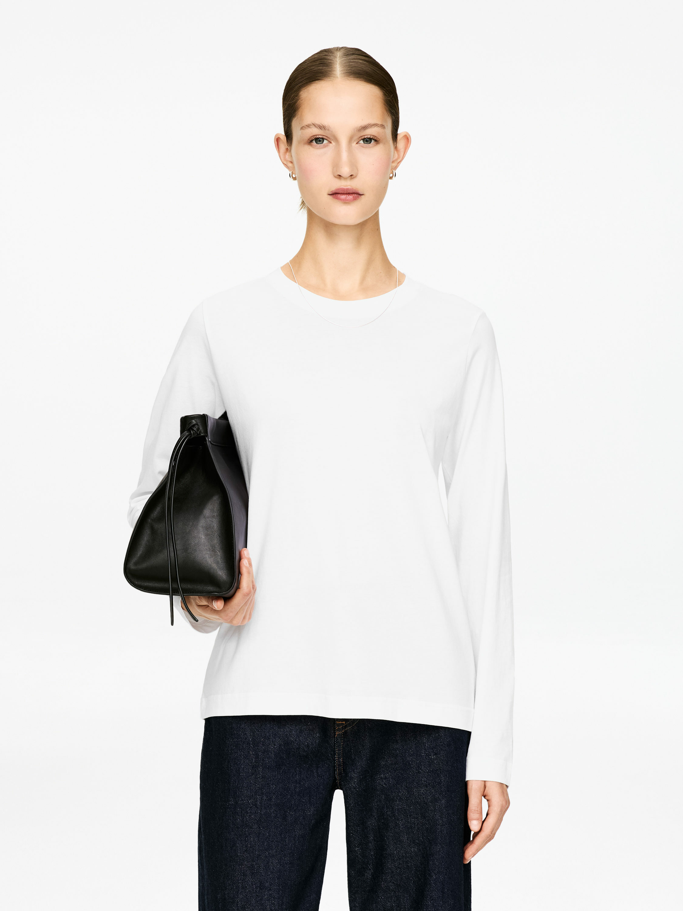 IRIS 시그니처 롱 슬리브 티셔츠