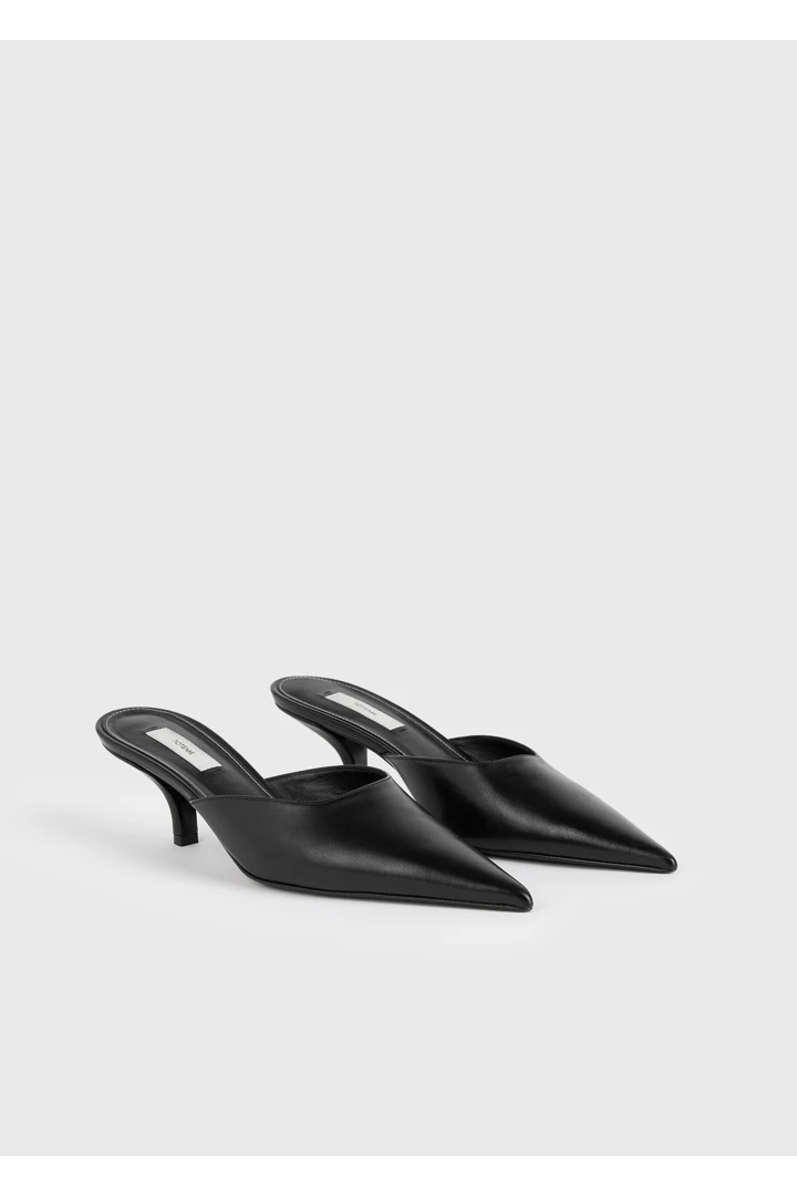 TOTEME 샤프 나파 뮬 블랙의 블랙컬러 3번쨰 이미지입니다.