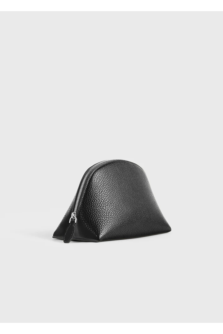 TOTEME 스몰 그레인드 레더 데이 파우치 블랙의 블랙컬러 6번쨰 이미지입니다.