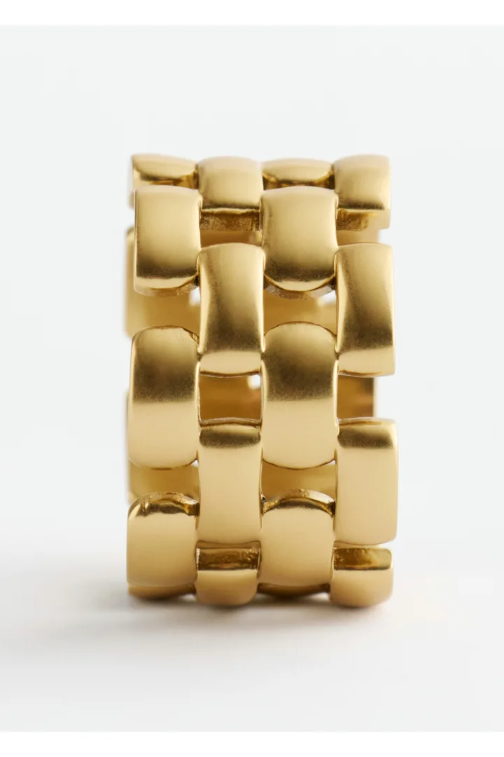앤아더스토리즈 청키 체인 링의 골드컬러 Product입니다.