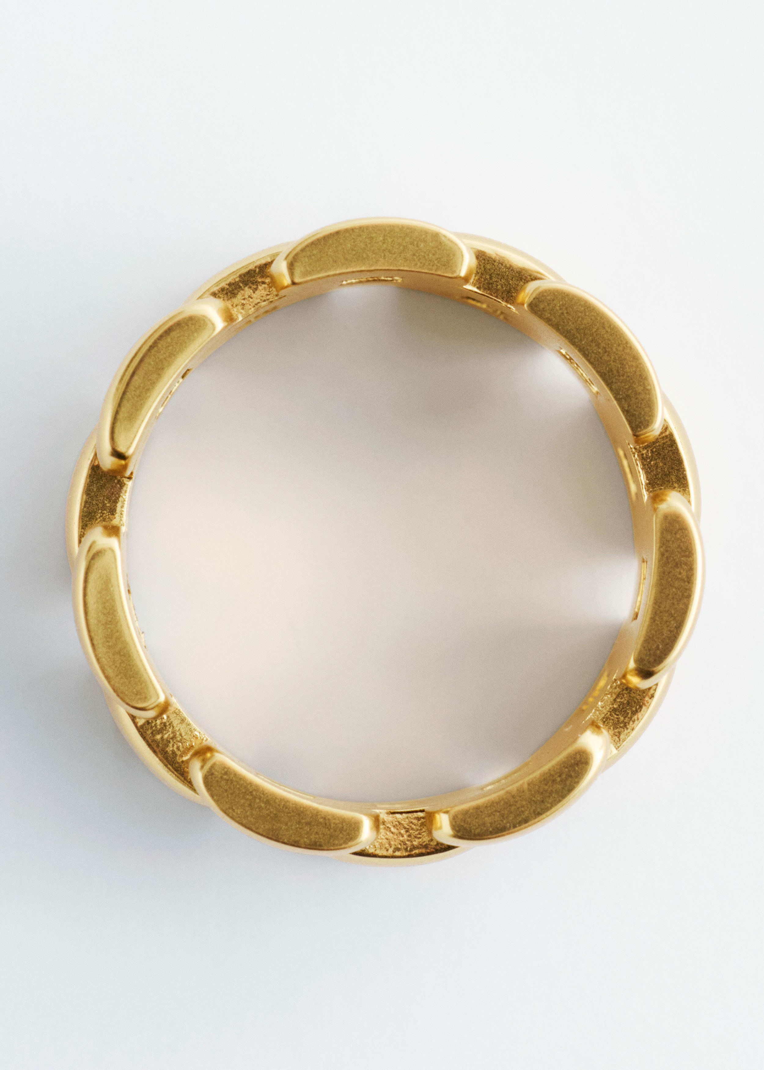 앤아더스토리즈 청키 체인 링의 골드컬러 Product입니다.