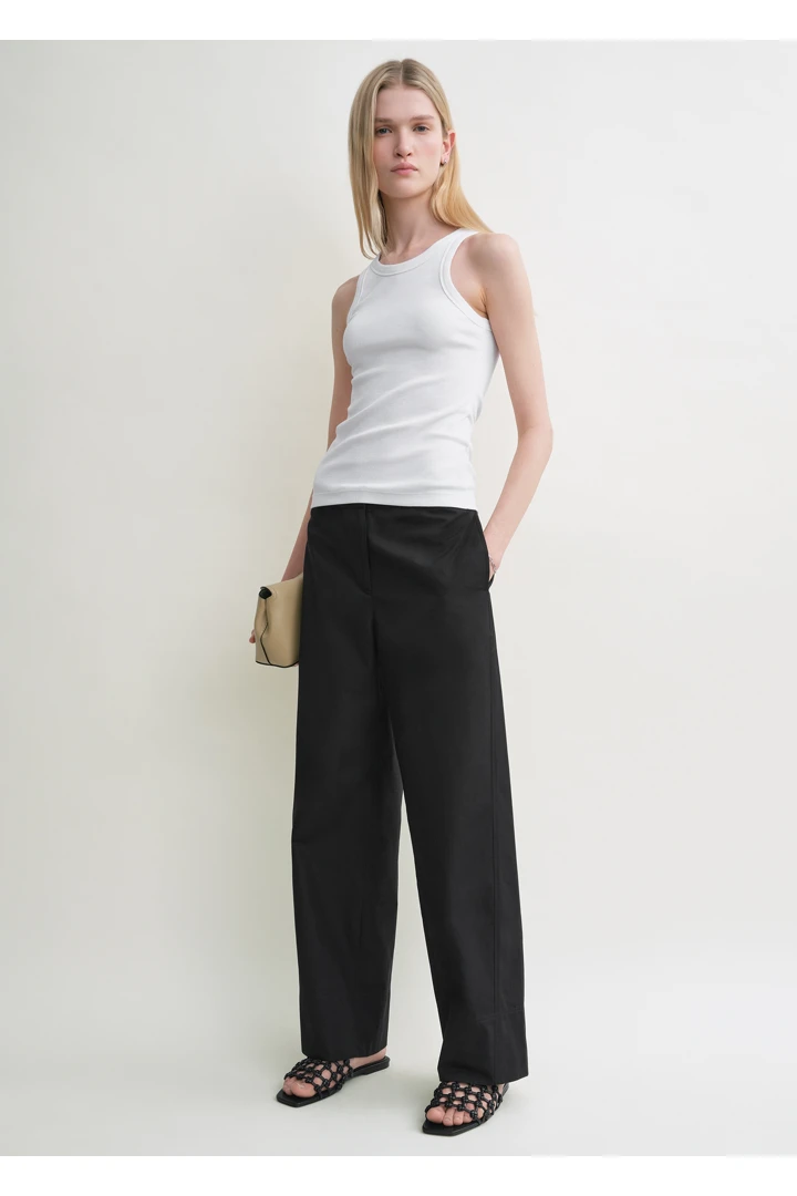 TOTEME 커브드 립 탱크탑 화이트의 화이트컬러 0번쨰 이미지입니다.