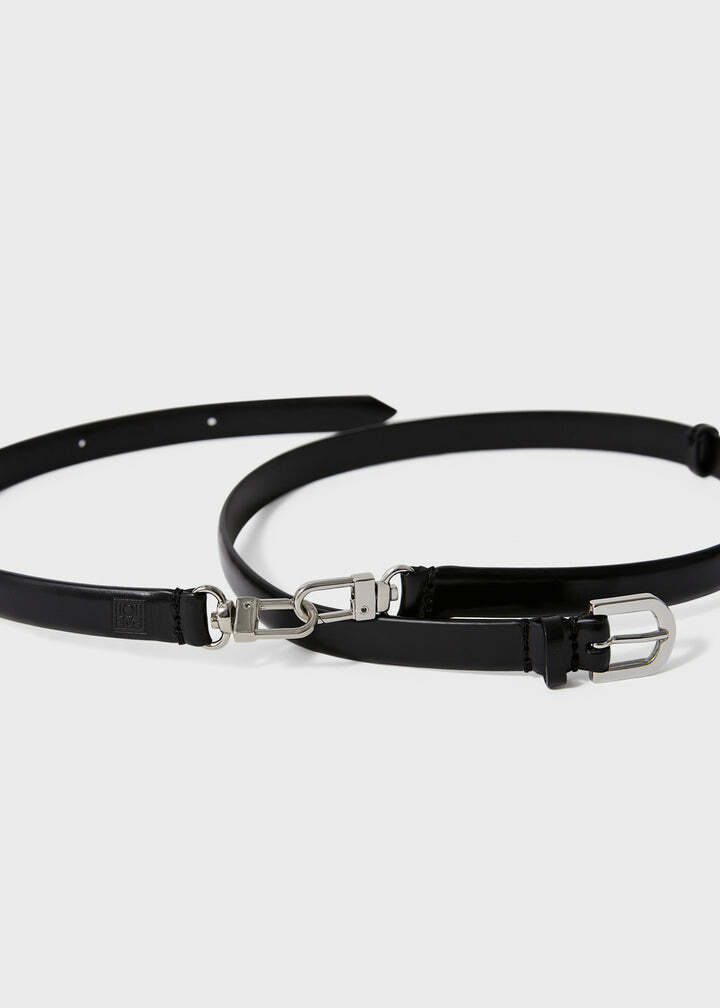 TOTEME 더블 클래스프 레더 벨트 블랙의 블랙컬러 3번쨰 이미지입니다.