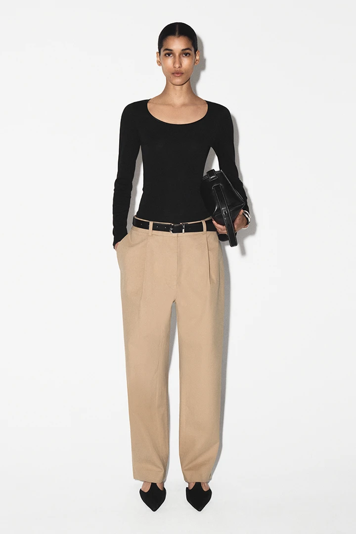 COS default image 2 of 베이지 in 코튼 트윌 테이퍼드 트라우저