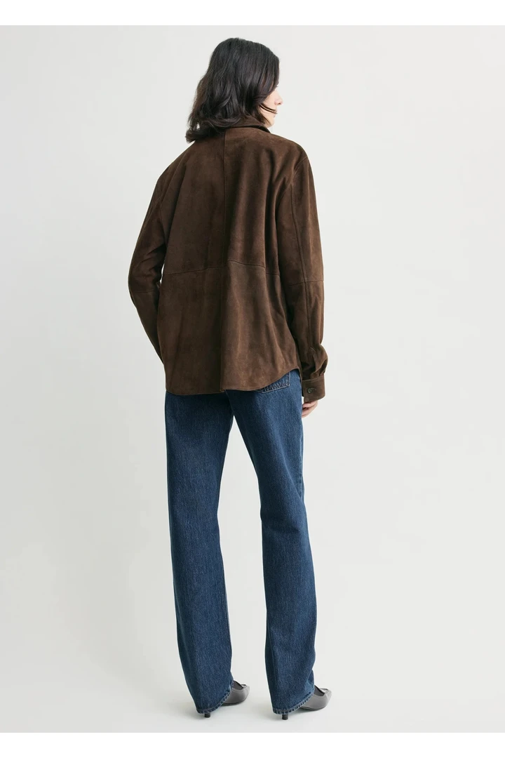 TOTEME 소프트 스웨이드 오버셔츠 바크의 바크컬러 2번쨰 이미지입니다.