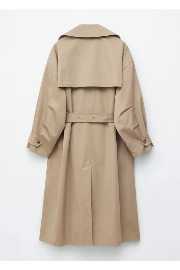앤아더스토리즈 더블 브레스티드 트렌치 코트의 베이지컬러 Product입니다.