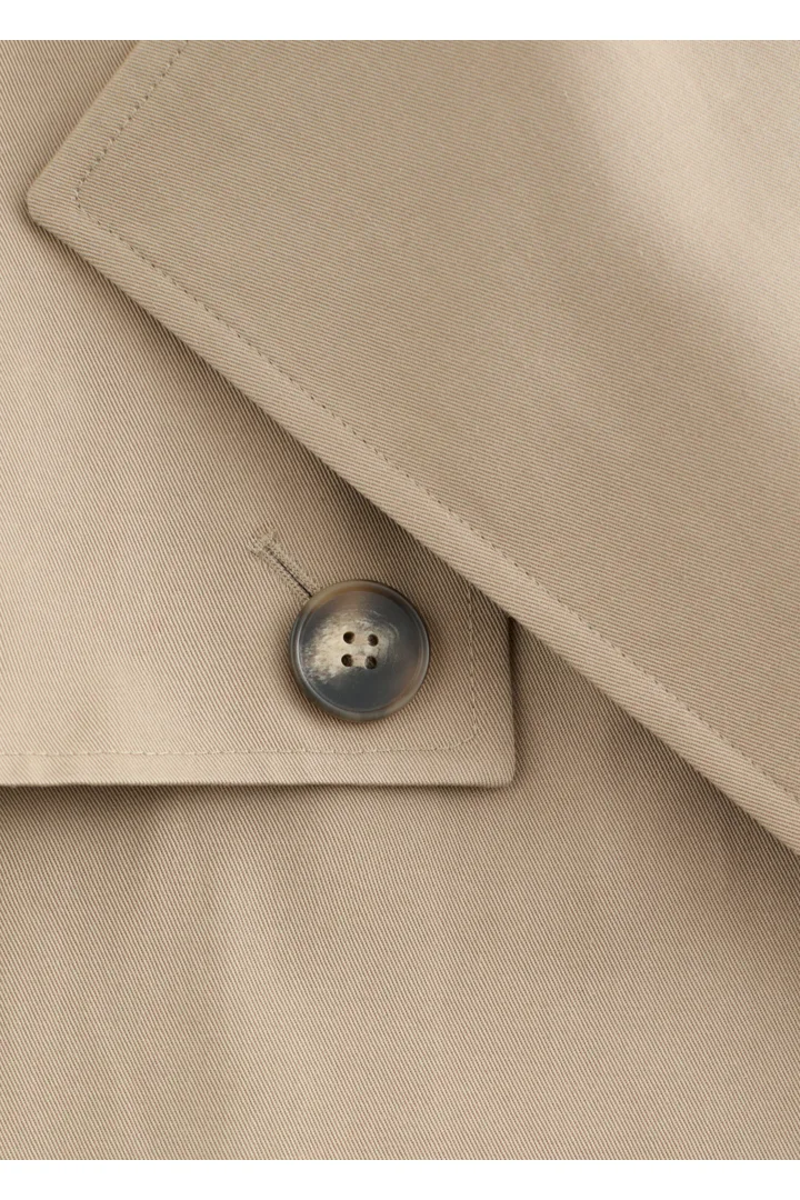 앤아더스토리즈 더블 브레스티드 트렌치 코트의 베이지컬러 Detail입니다.