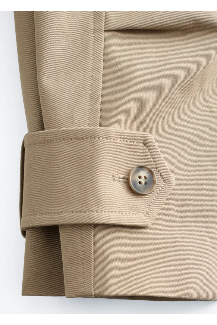 앤아더스토리즈 더블 브레스티드 트렌치 코트의 베이지컬러 Detail입니다.