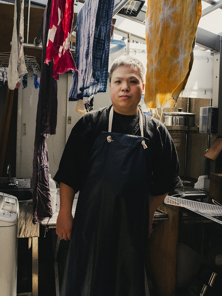 장인 카즈키 타바타와 시보리 아트